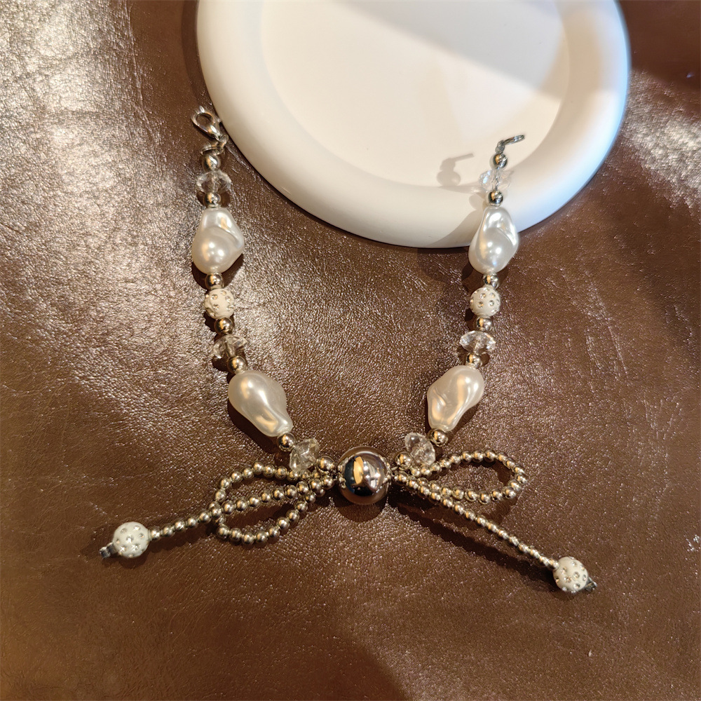 Special-shaped pearl front bow heel chain