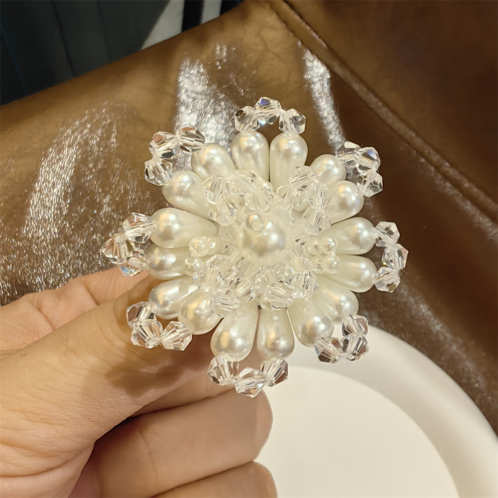 8:Transparent flower center pearl flower shoelace buckle