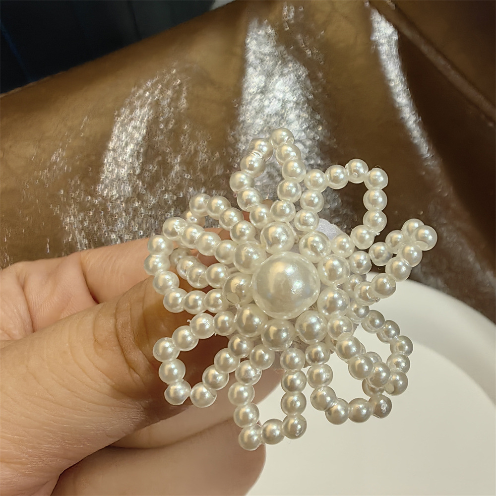 11:Pearl petal flower shoelace buckle