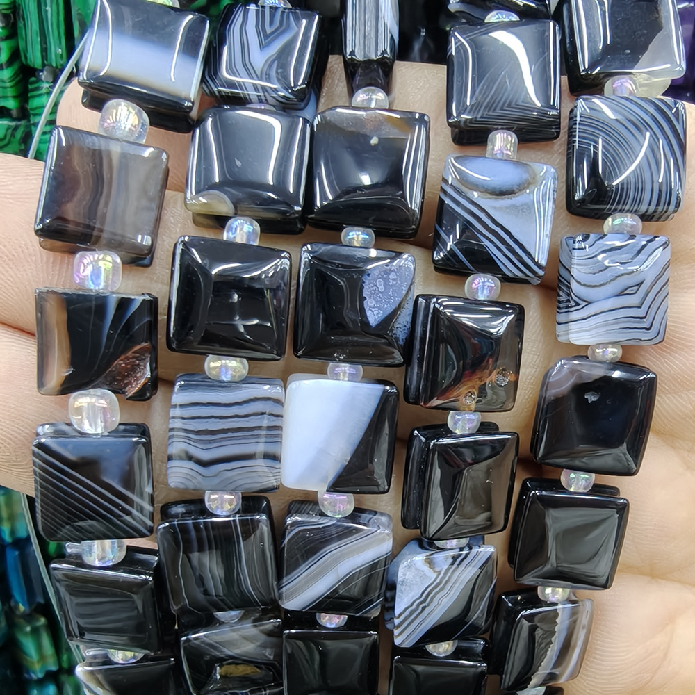 16:Striped black agate