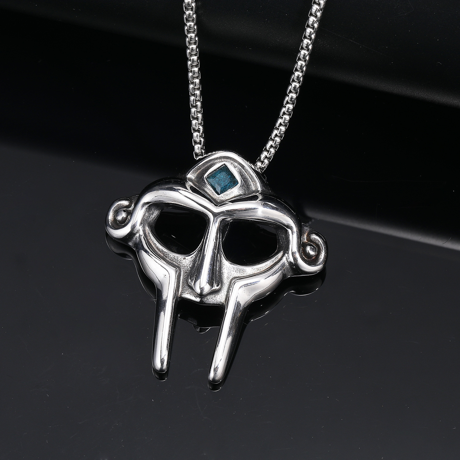 8:Steel light blue diamond pendant, without chain