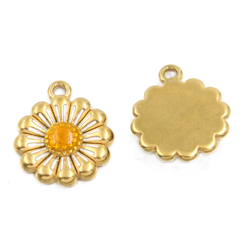 1:No. 1 White flower 17X20mm