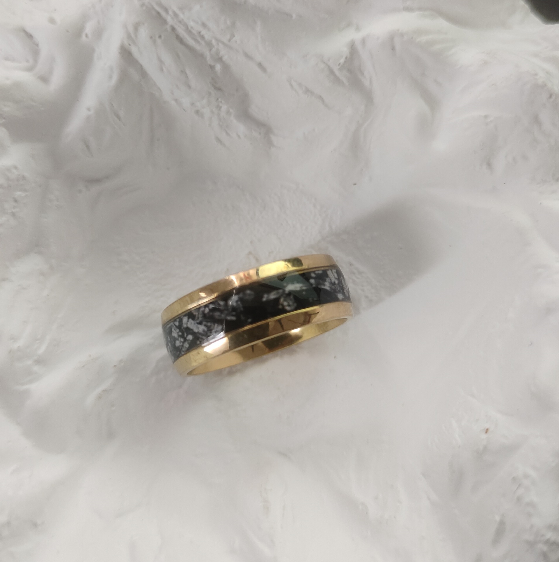 2:Gold-black and white 237