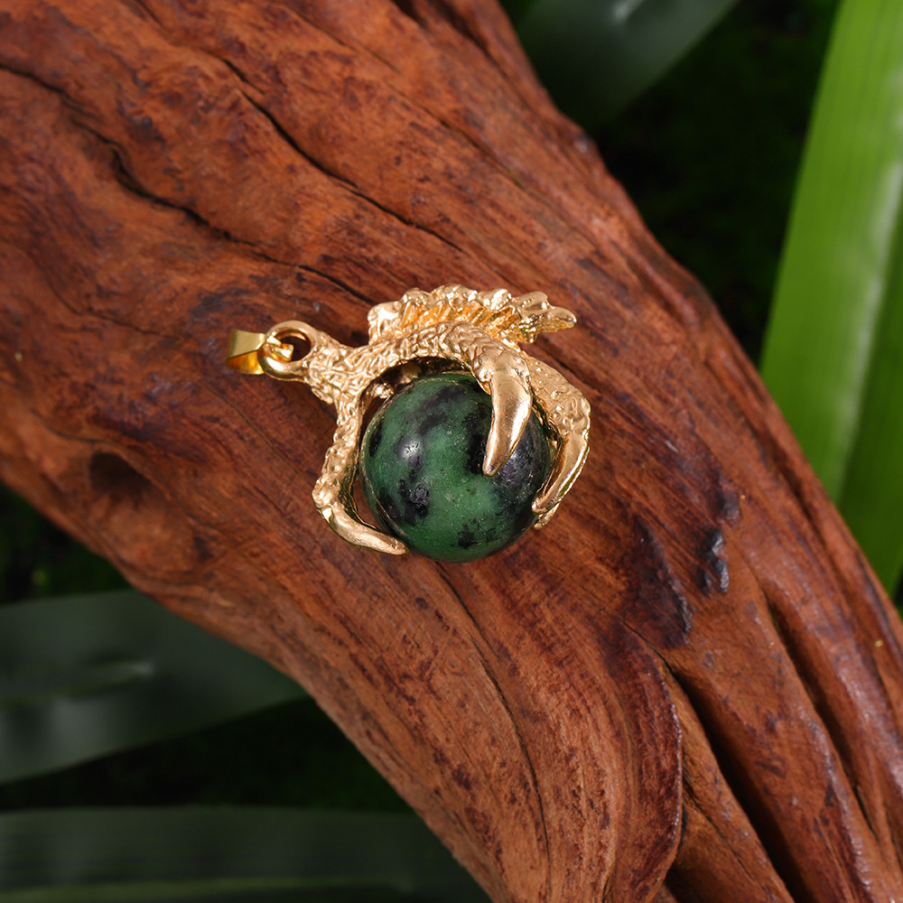 21:Red and green treasure