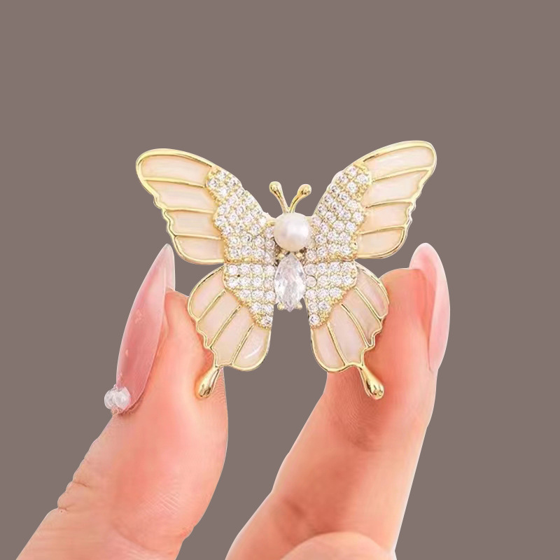 25:Brooch Style -358