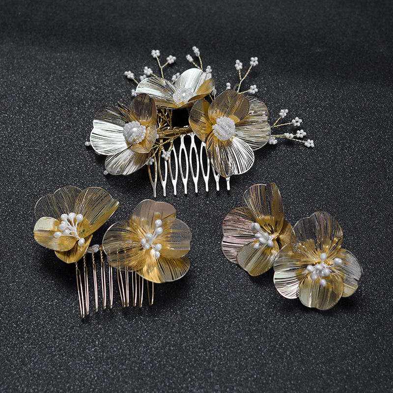 3:#4 Three-piece Set [2 combs  1 Hairpin]