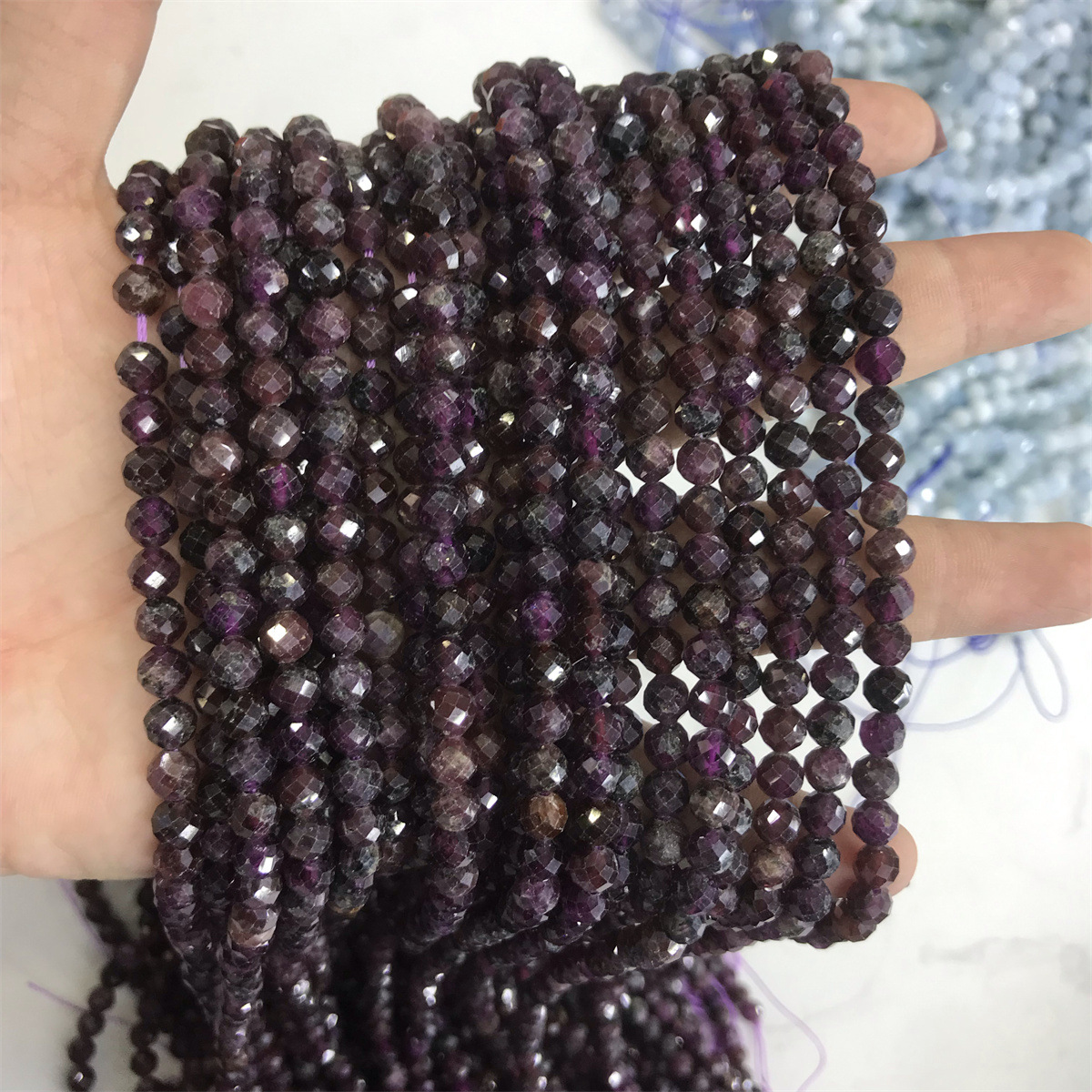 04-5mm garnet 5-6mm faceted round beads, one piece