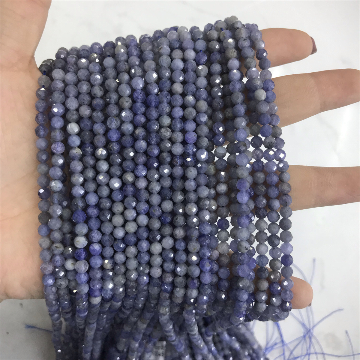 4:4mm faceted round bead tanzanite