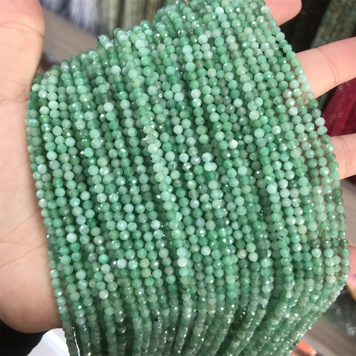 2:3mm faceted bead emerald