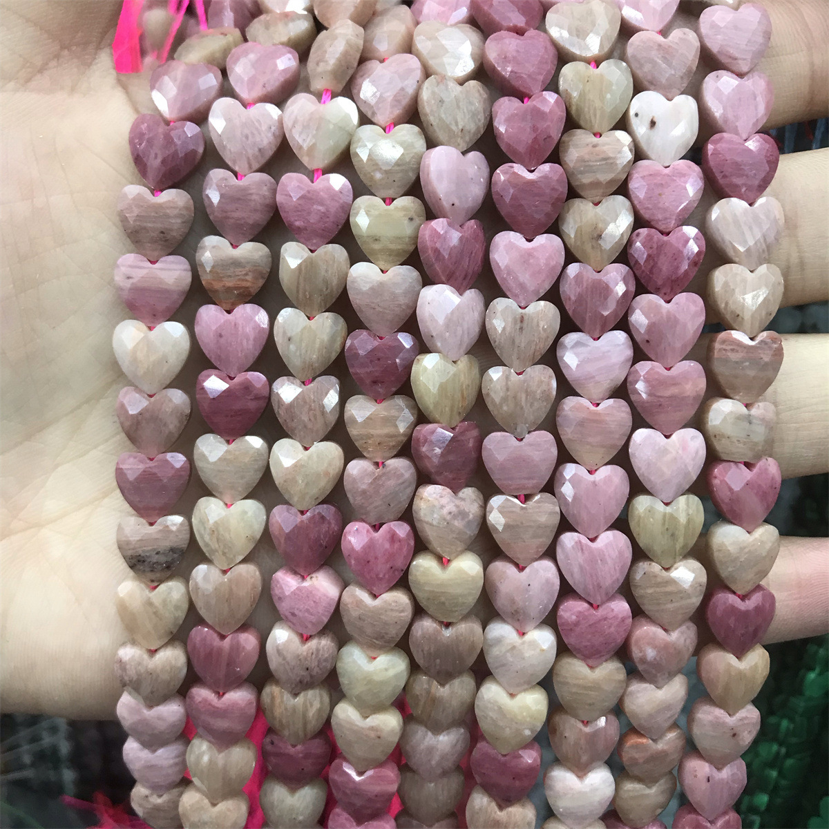 01-redwood pattern 8mm faceted heart shape, about
