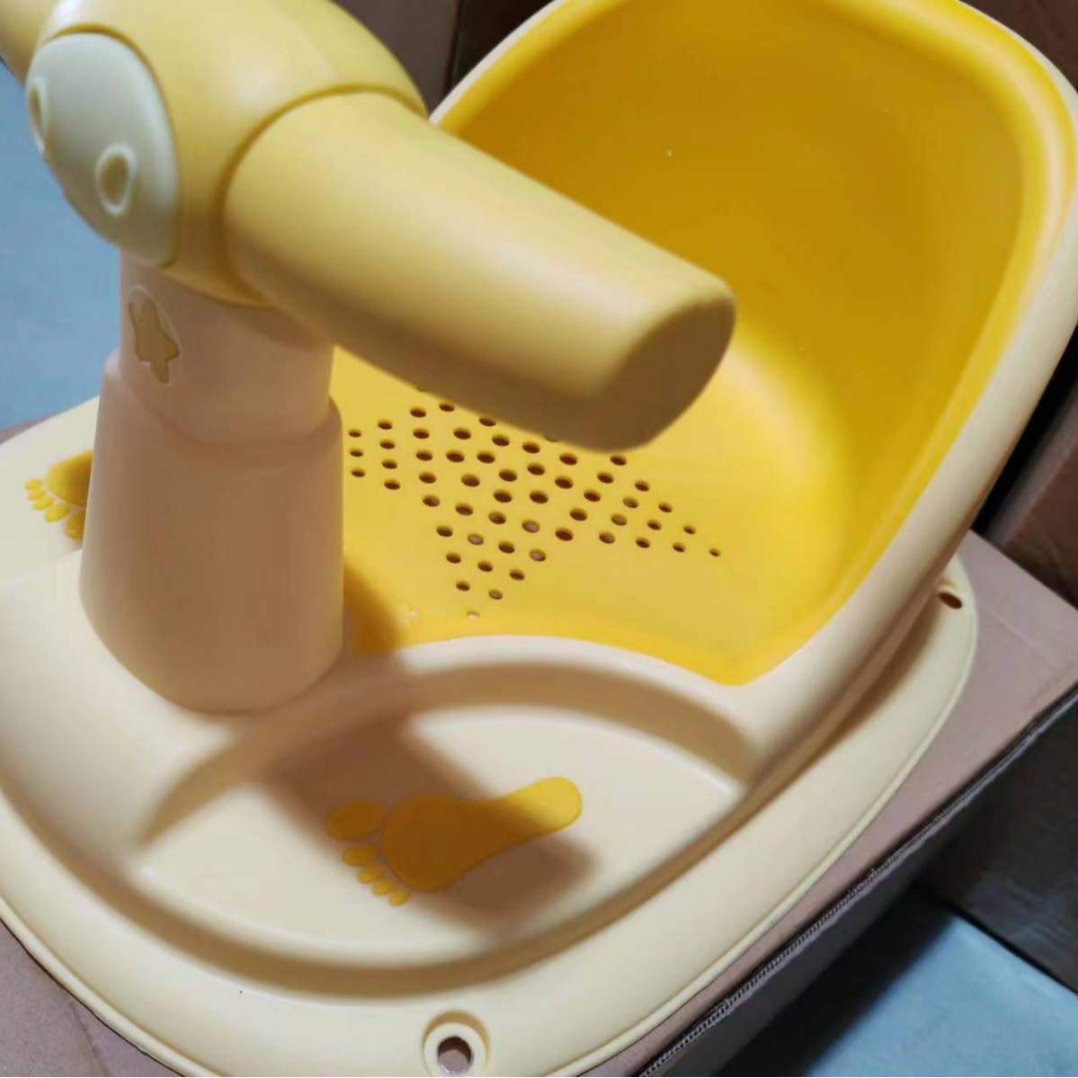 Five-star bath stool yellow (with smiley face)