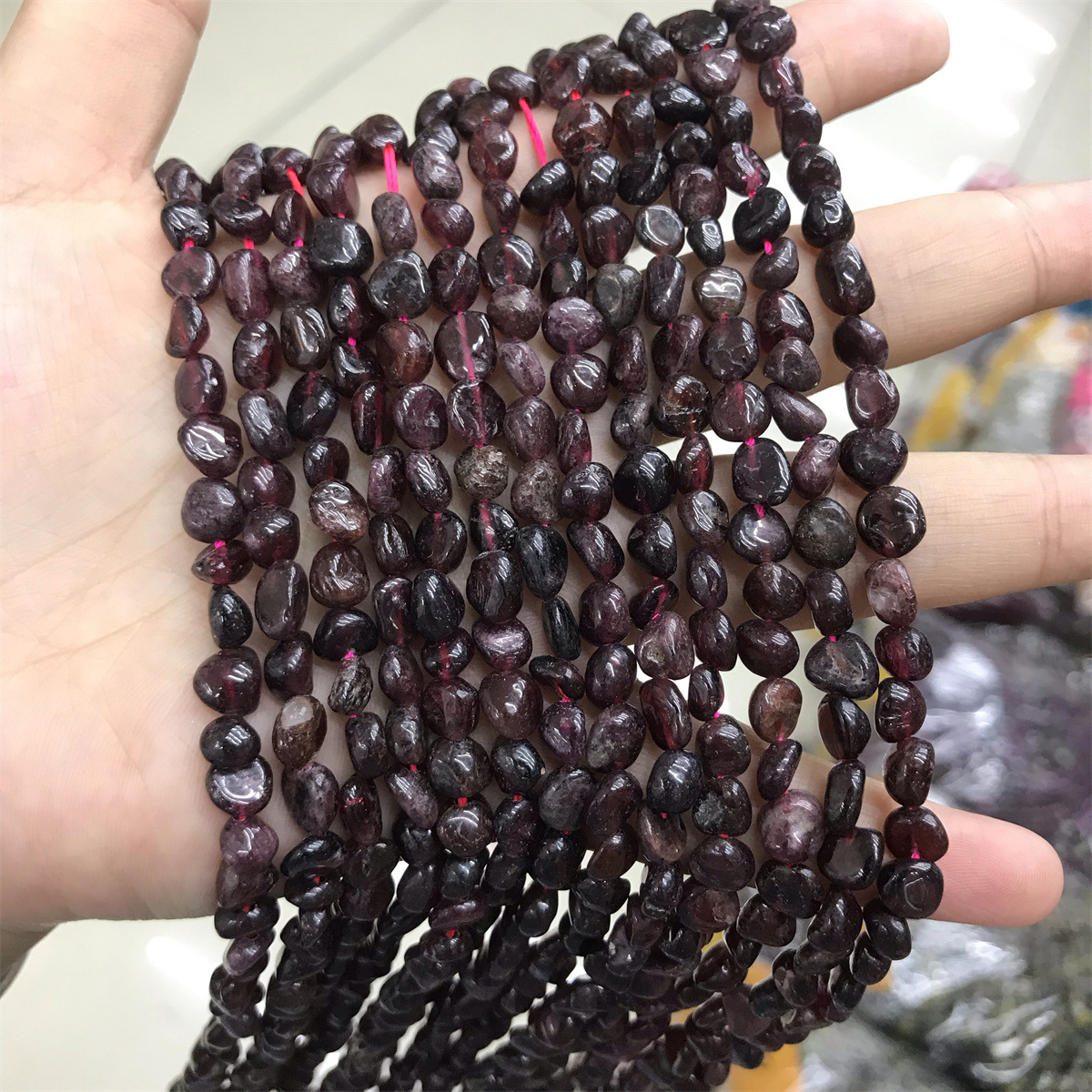 19-garnet 5-7mm amorphous