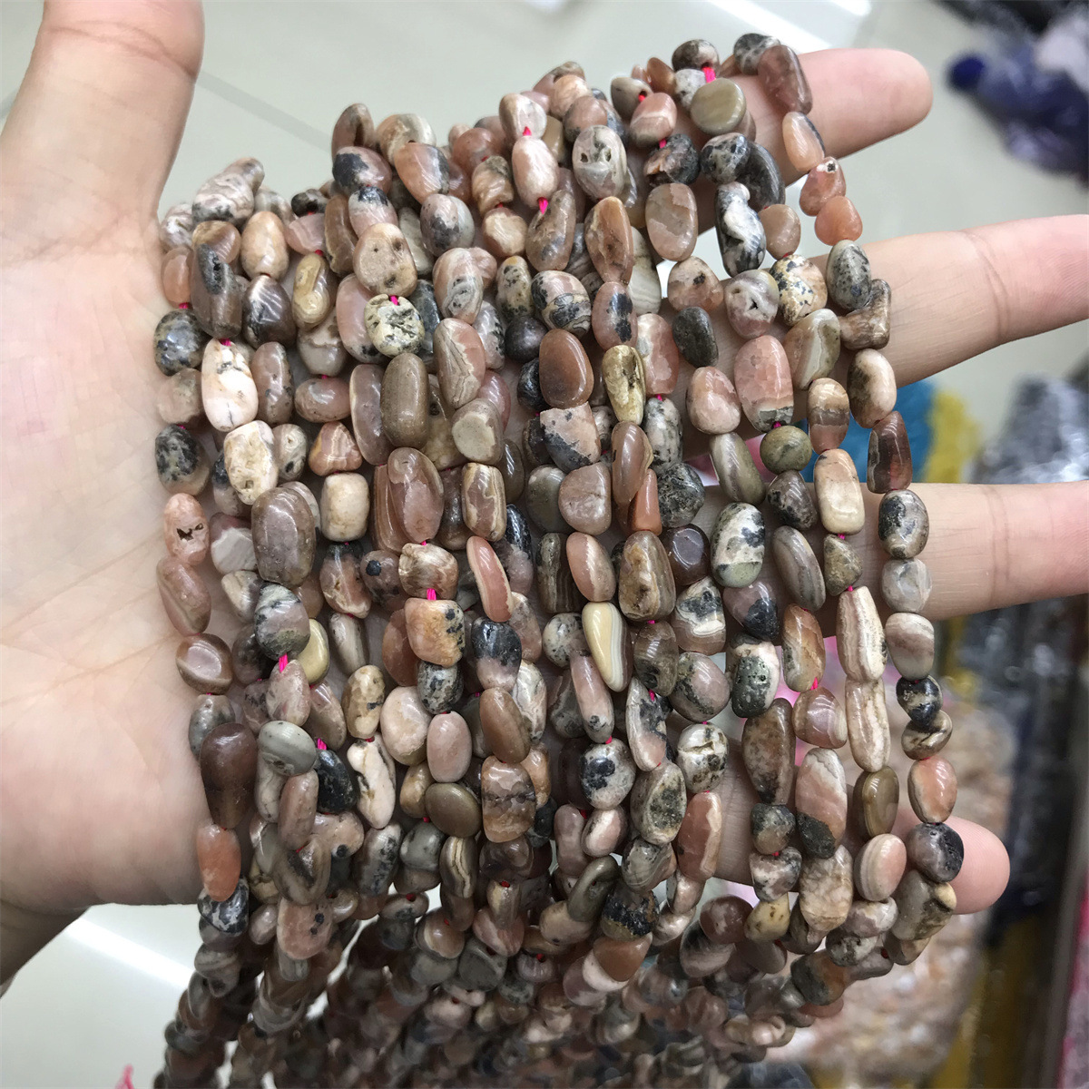 25-argentina red pattern 5-7mm amorphous