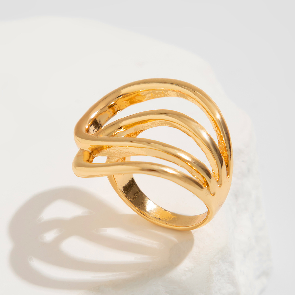 6:06 ring light gold 0822