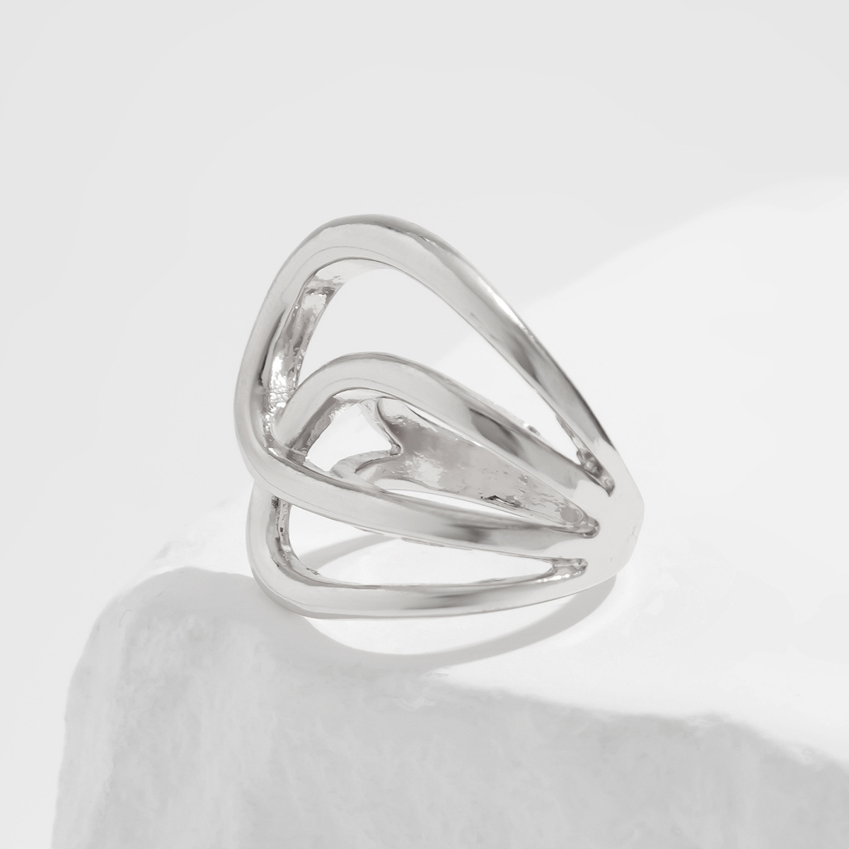 7:06 ring white k 0822