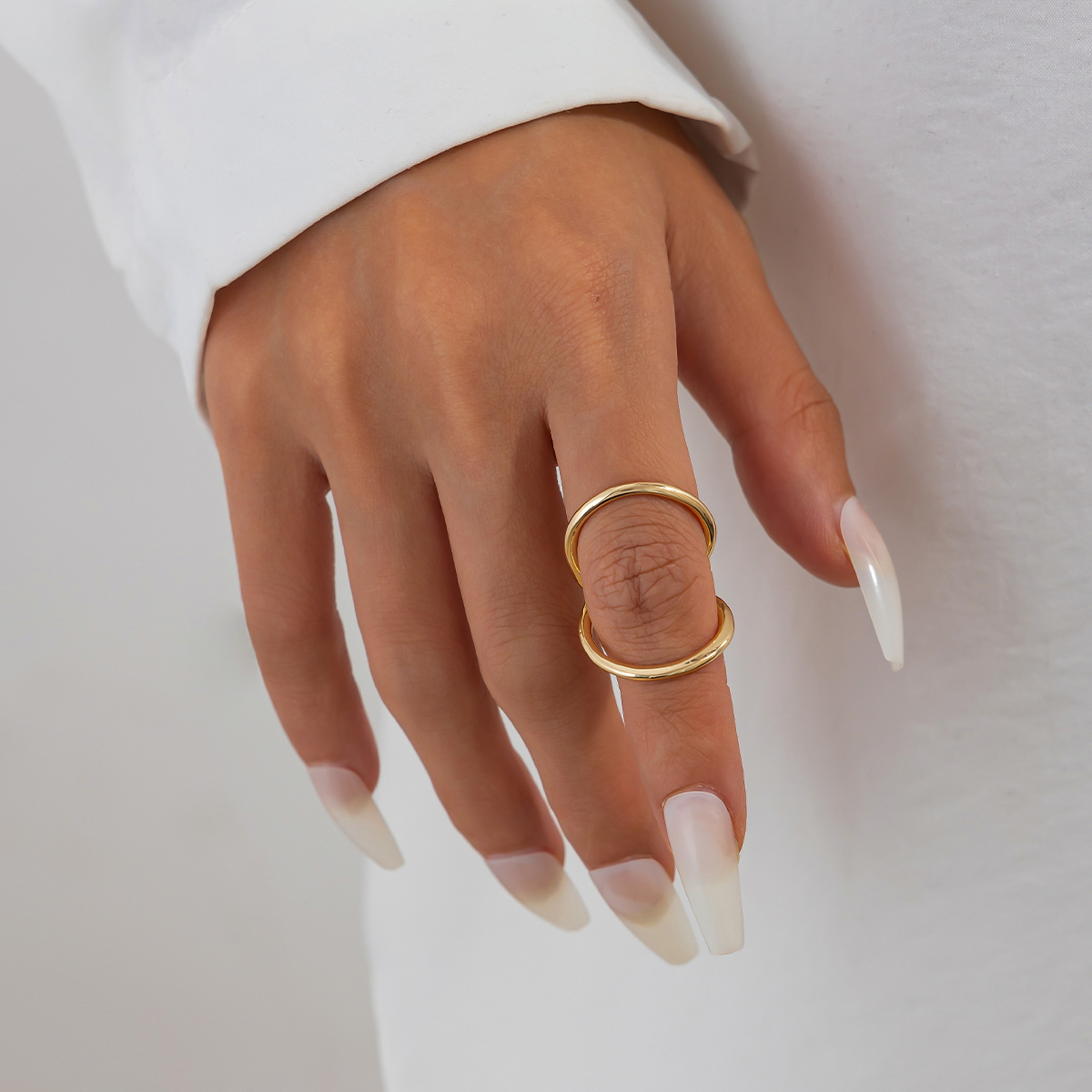 9:05 ring light gold 0823