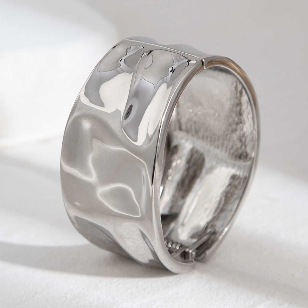 2:01 bracelet white k 2550