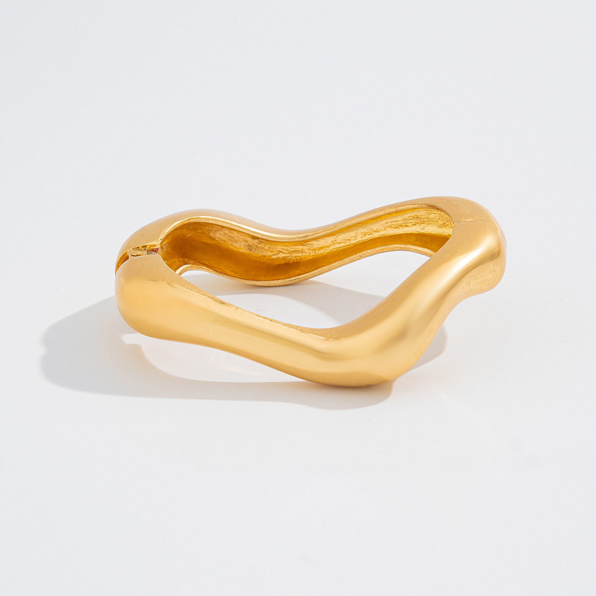 6:04 bracelet scan gold 2640