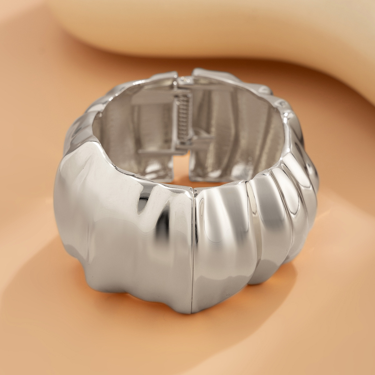 2:01 bracelet white k 2432