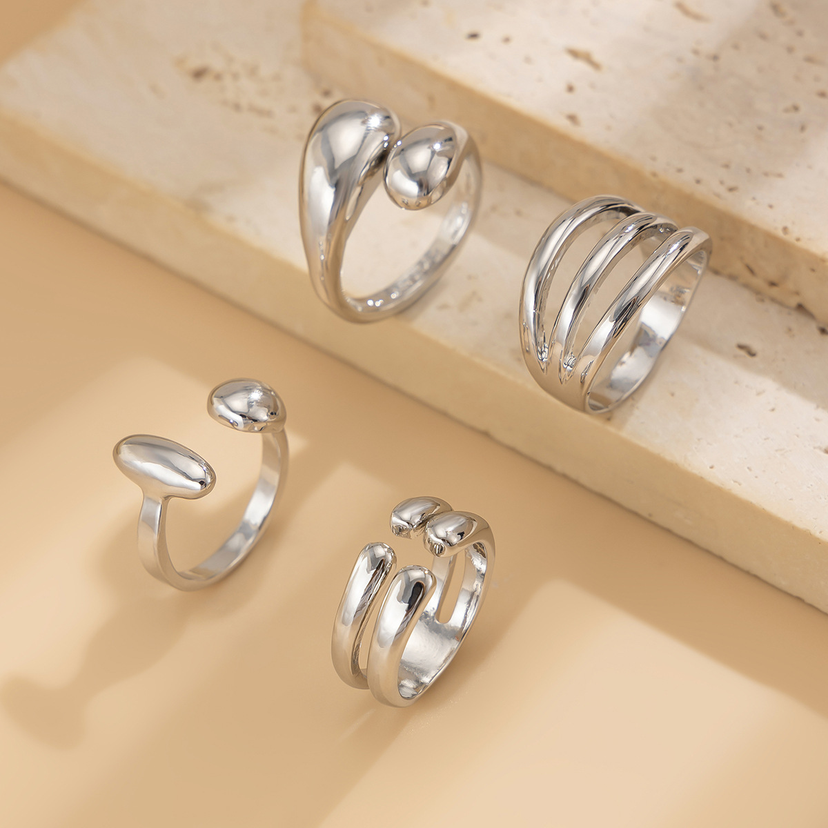 7:04 ring white k 5681