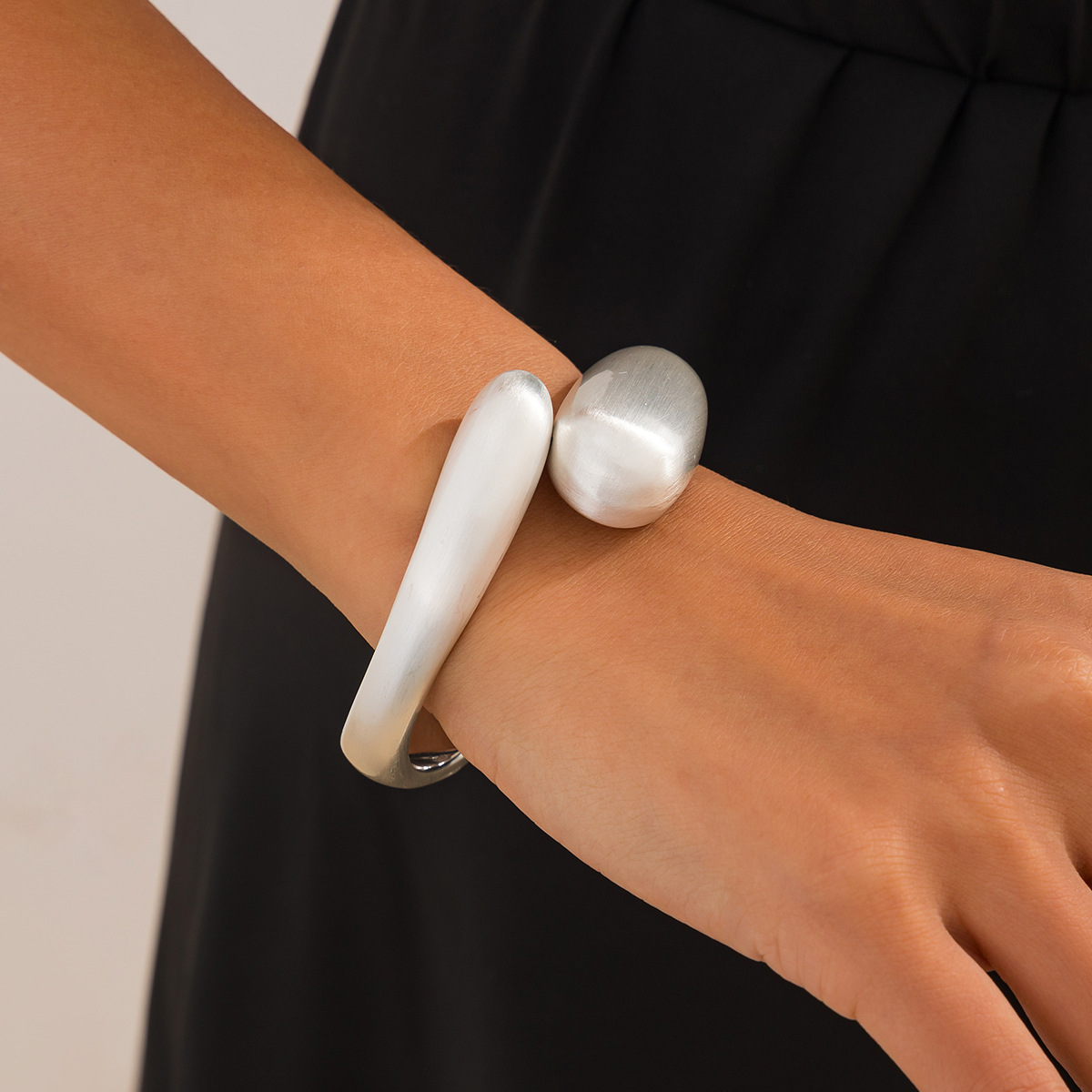 9:05 sweep silver 2626