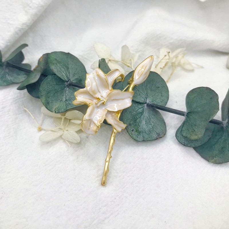 1:Lily brooch