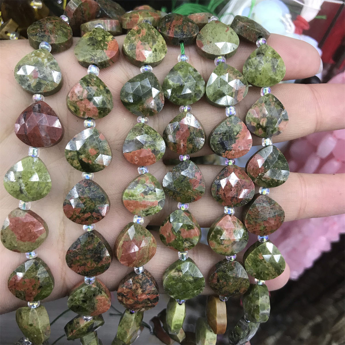 13-flower green stone 12mm fat triangle, about 12