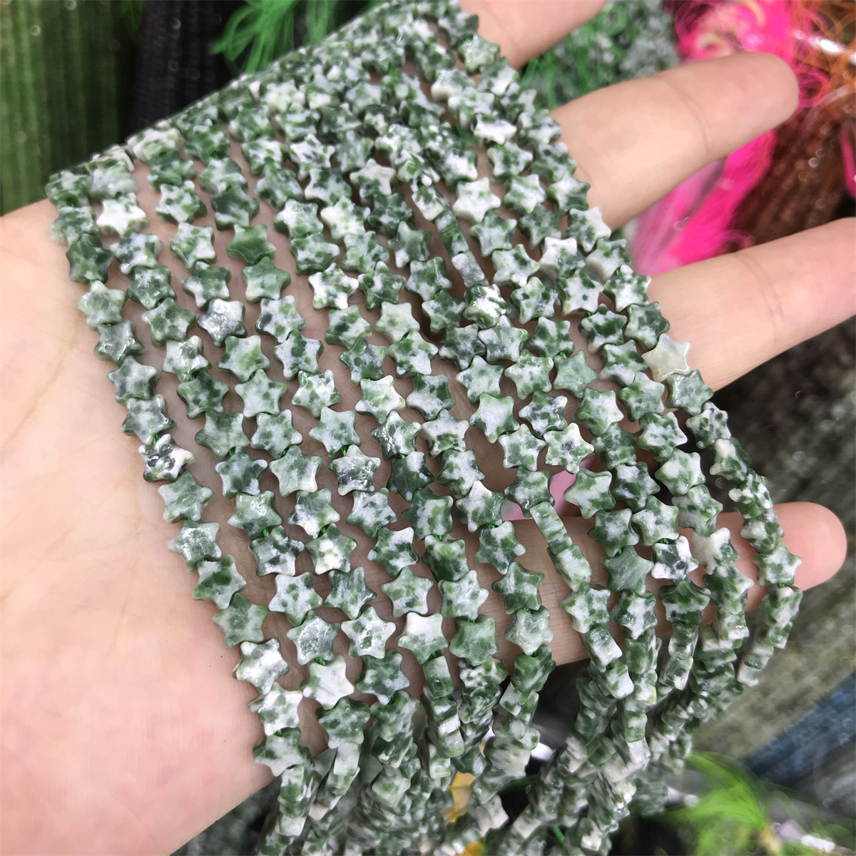 11-green point 6mm star shape, about 70 pieces per