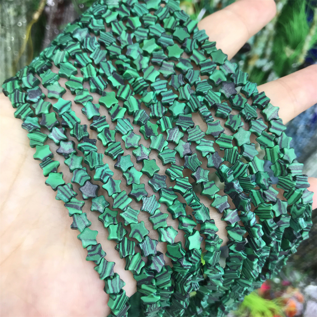16-malachite (synthetic) 6mm star shape, about 70