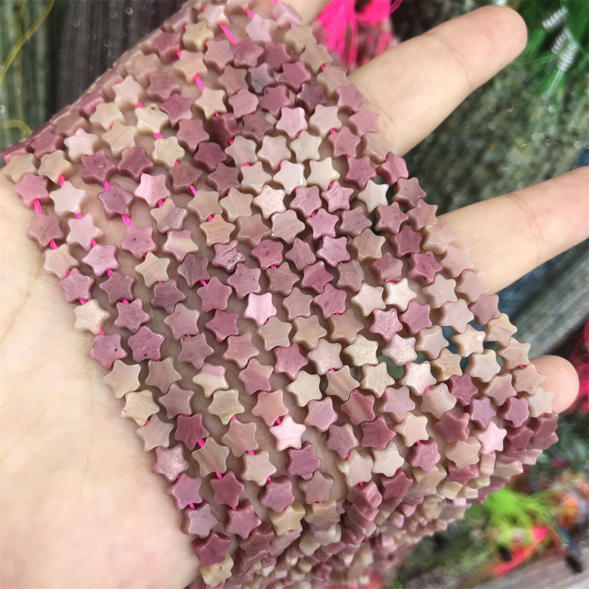 20-mahogany grain 6mm star shape, about 70 pieces