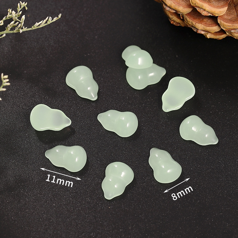 13:14 light green gourd 8 * 11mm