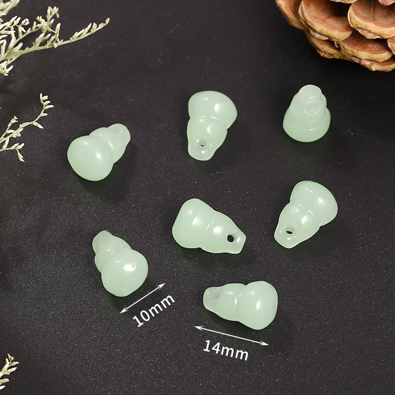 14:15 light green gourd pendant 10 * 14mm