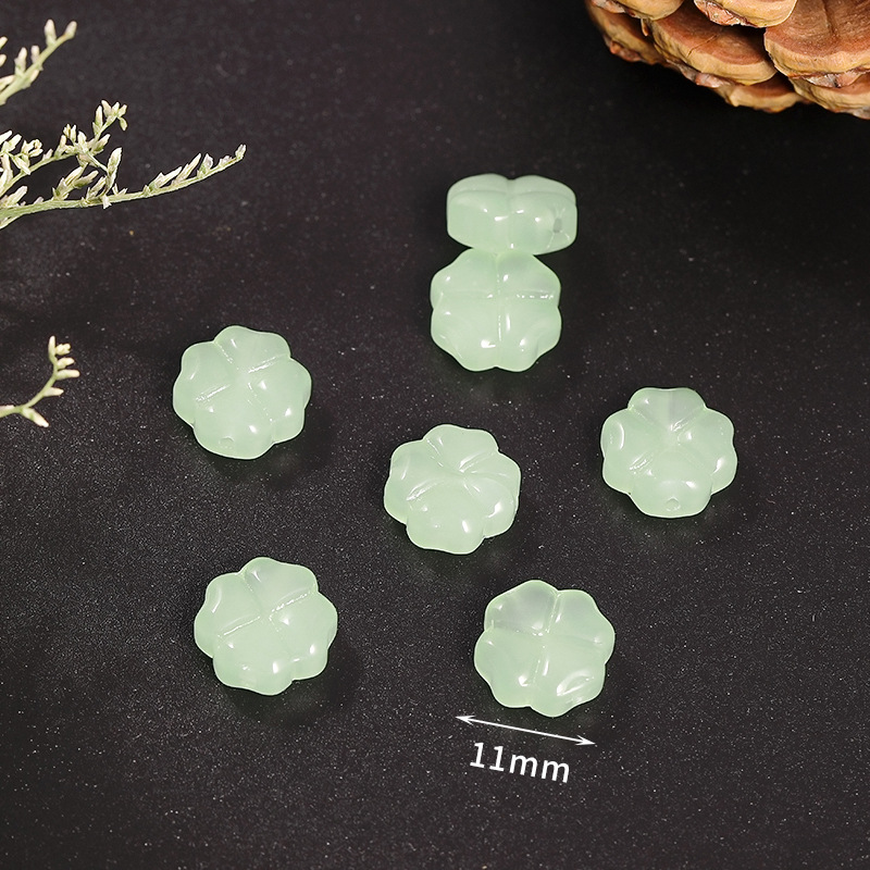 20:21 light green four-petal flower 11mm