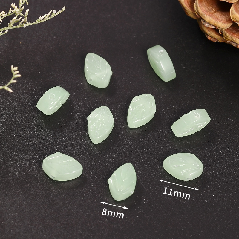 24:25 light green small leaves 8 * 11mm