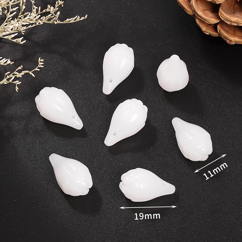 33:41 white magnolia bud 11*19mm