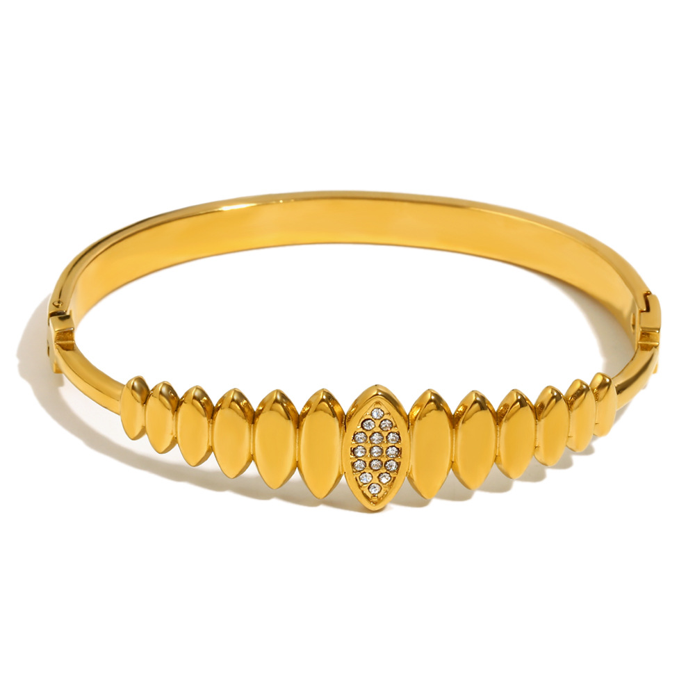 Water drop arrangement buckle bracelet-gold