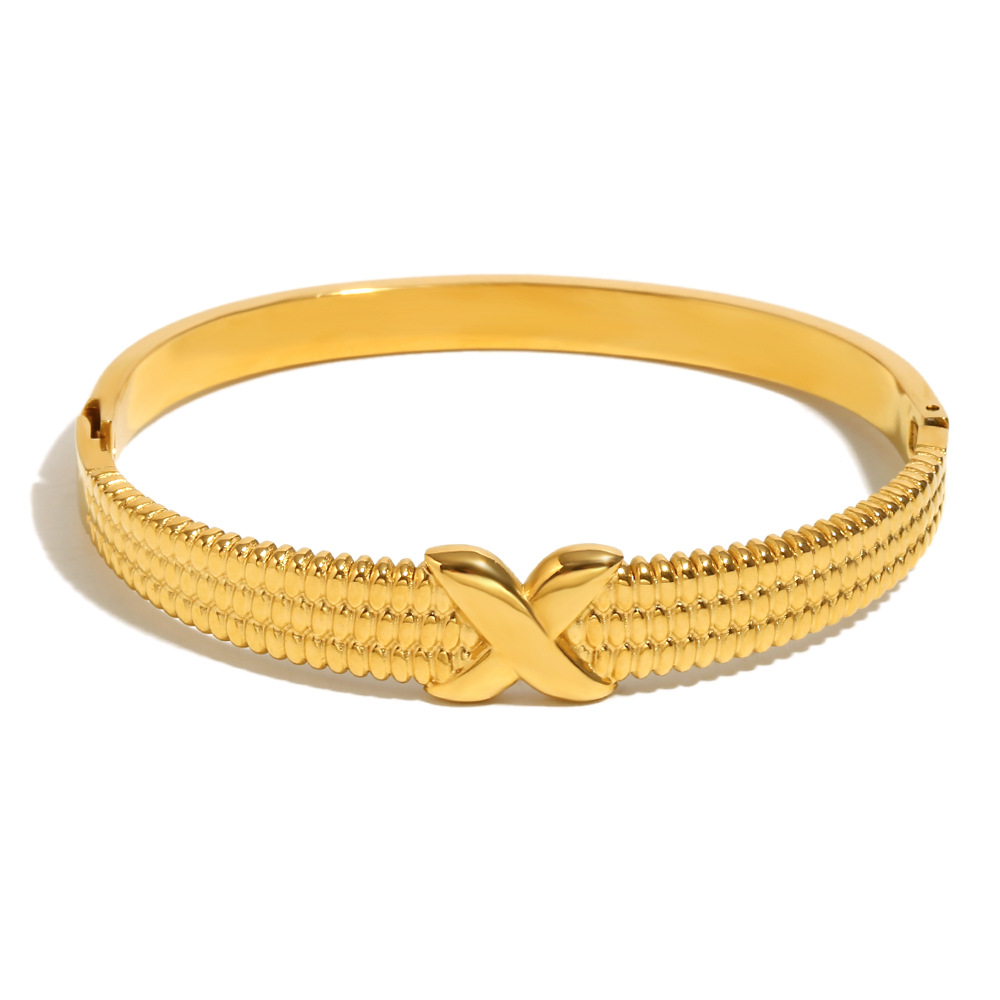 4:X pattern buckle bracelet-gold