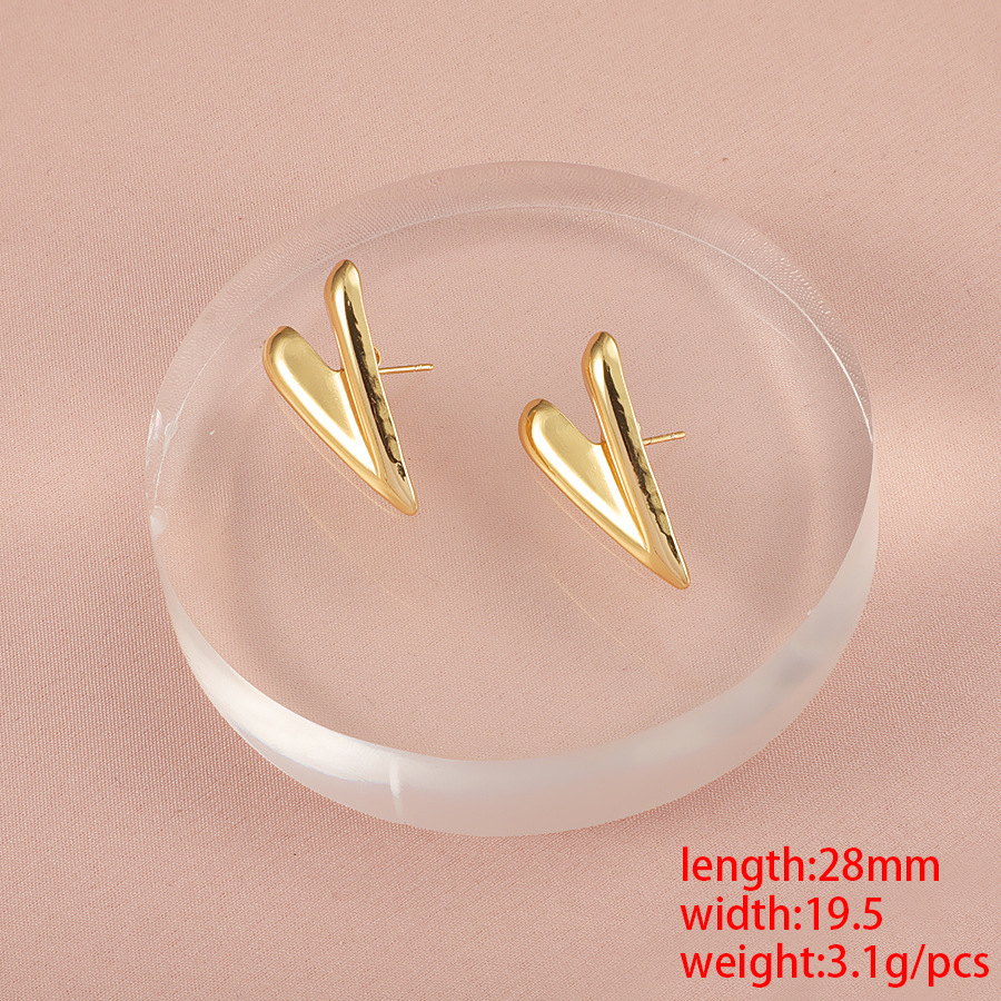 7:Pointed heart earrings