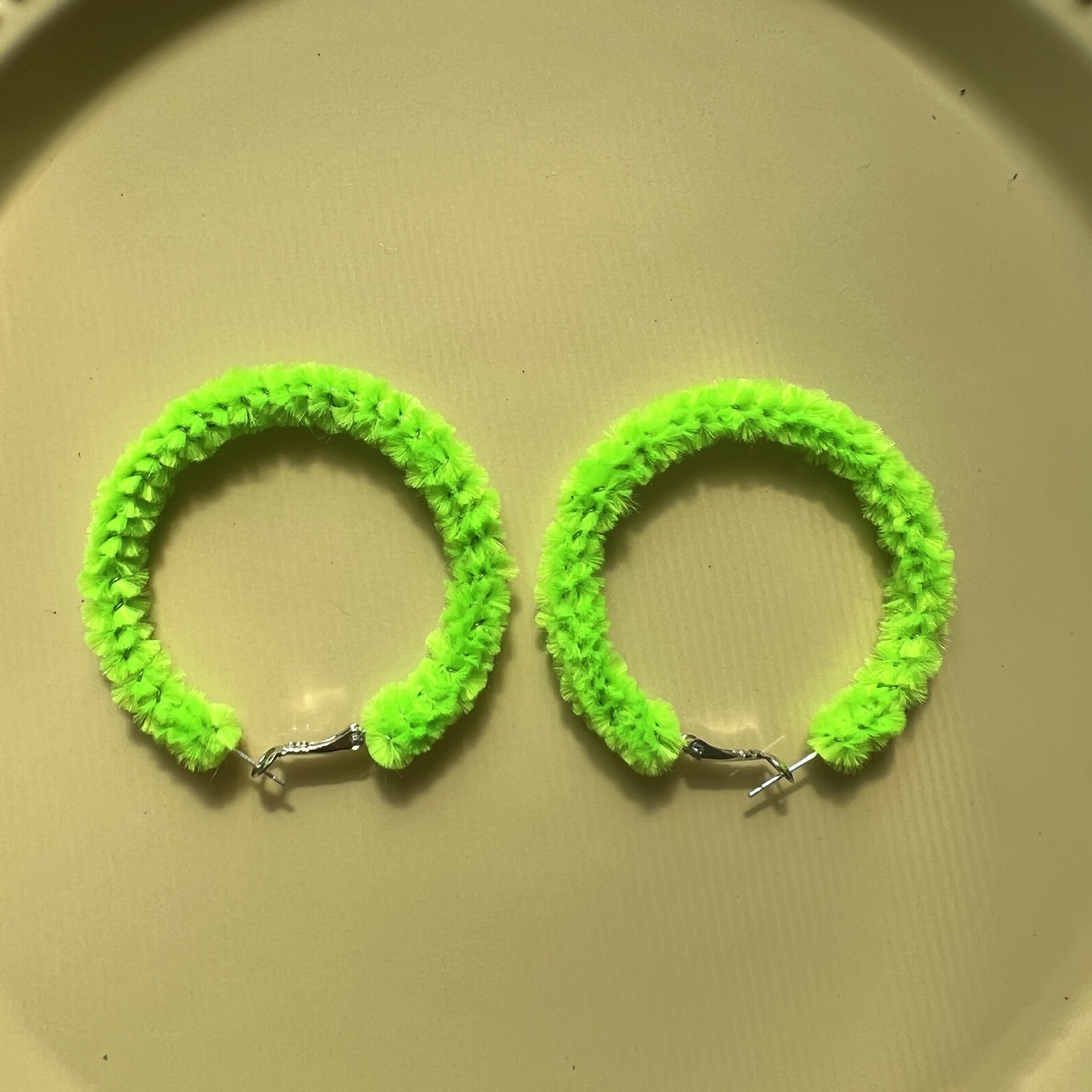 11:fluorescent green