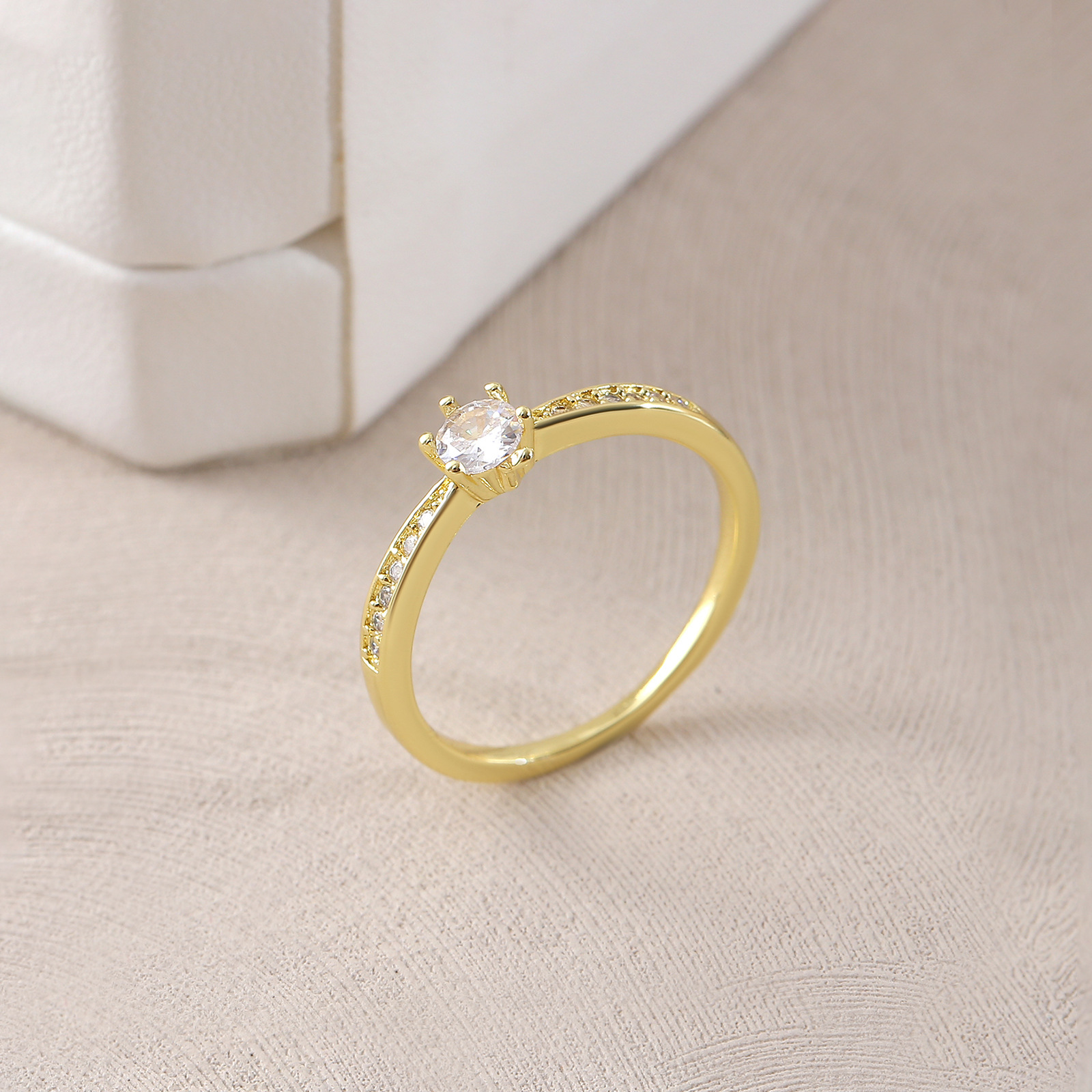 Round zircon no. 8 rc06-2