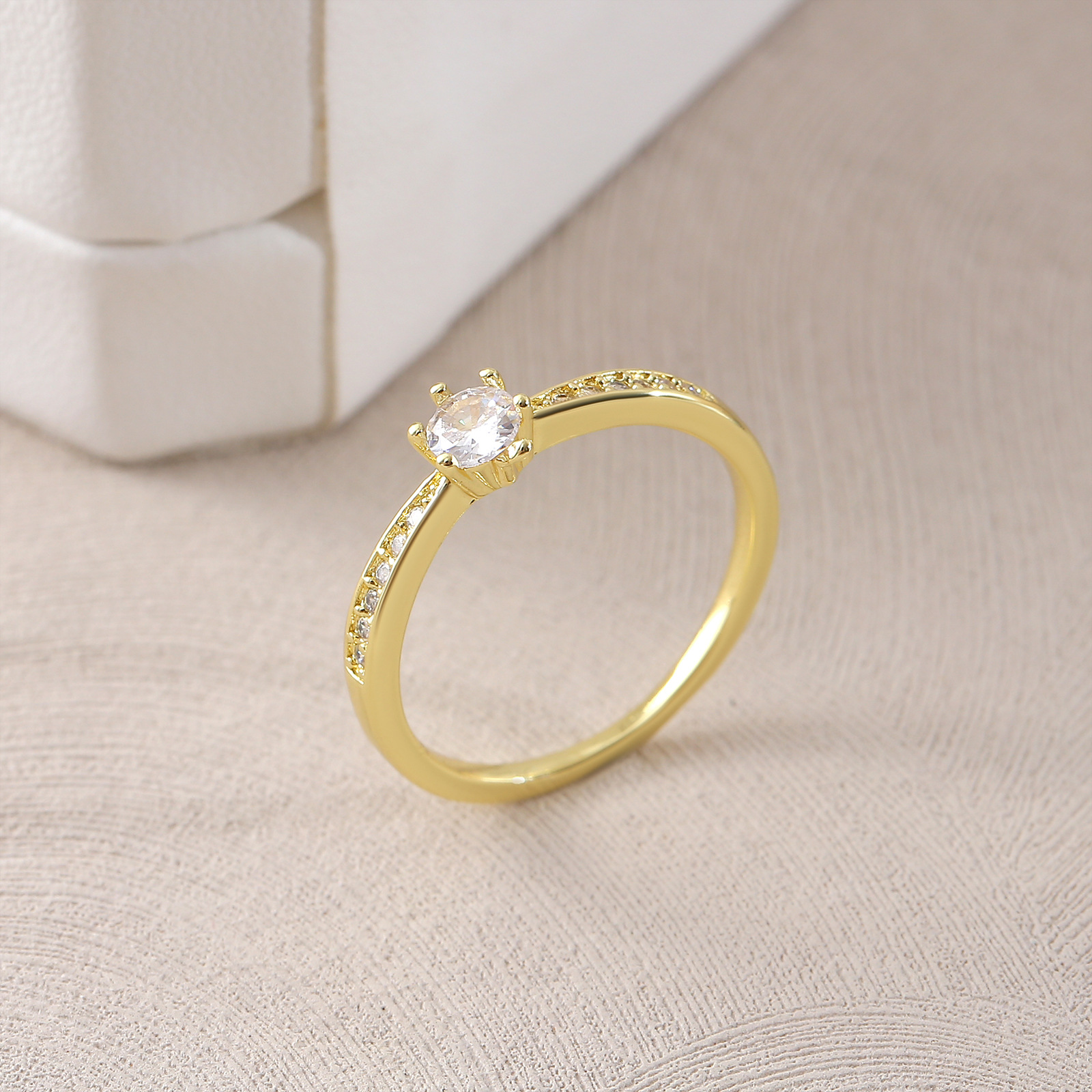 Round zircon no. 9 rc06-3