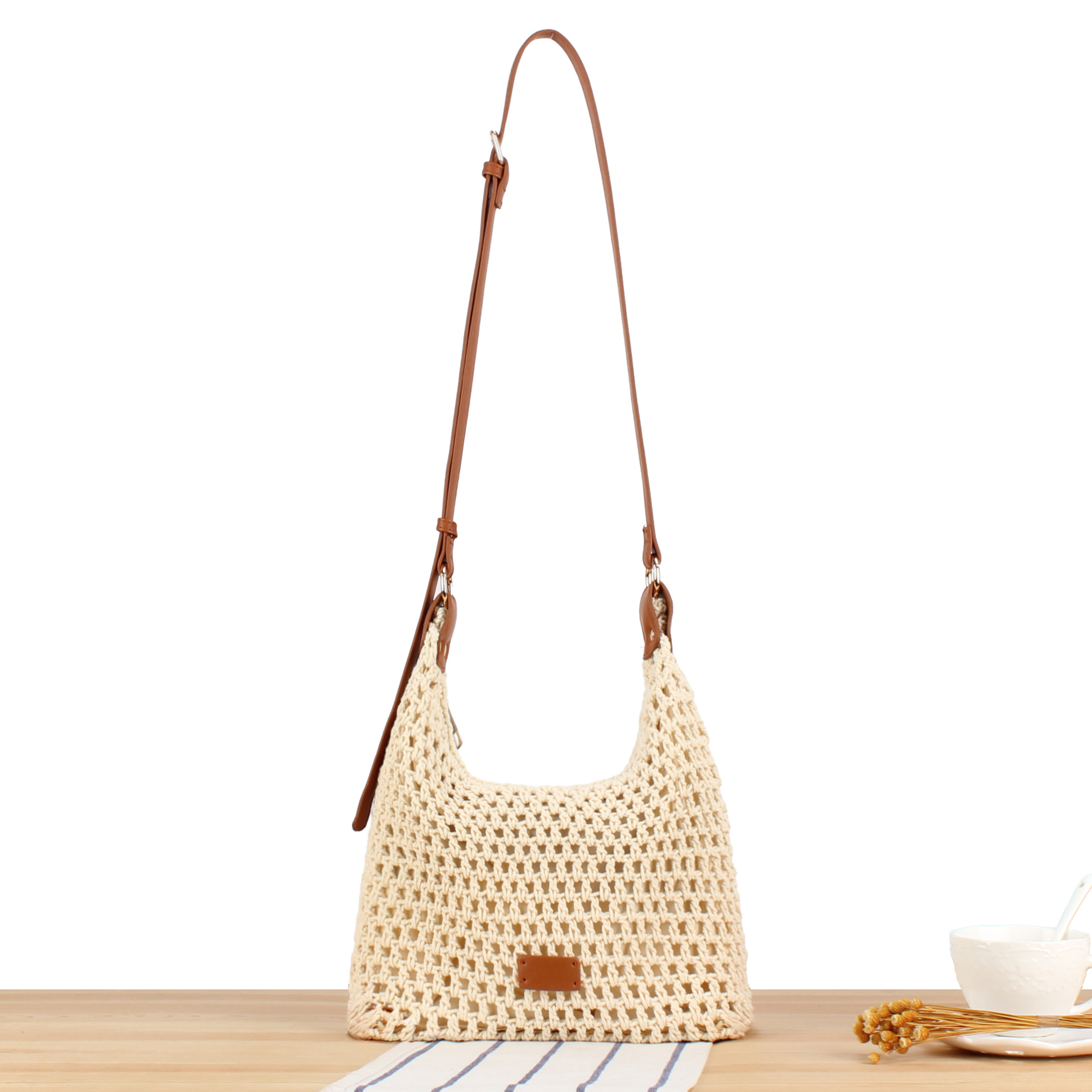 Beige (rivet pinch corner)