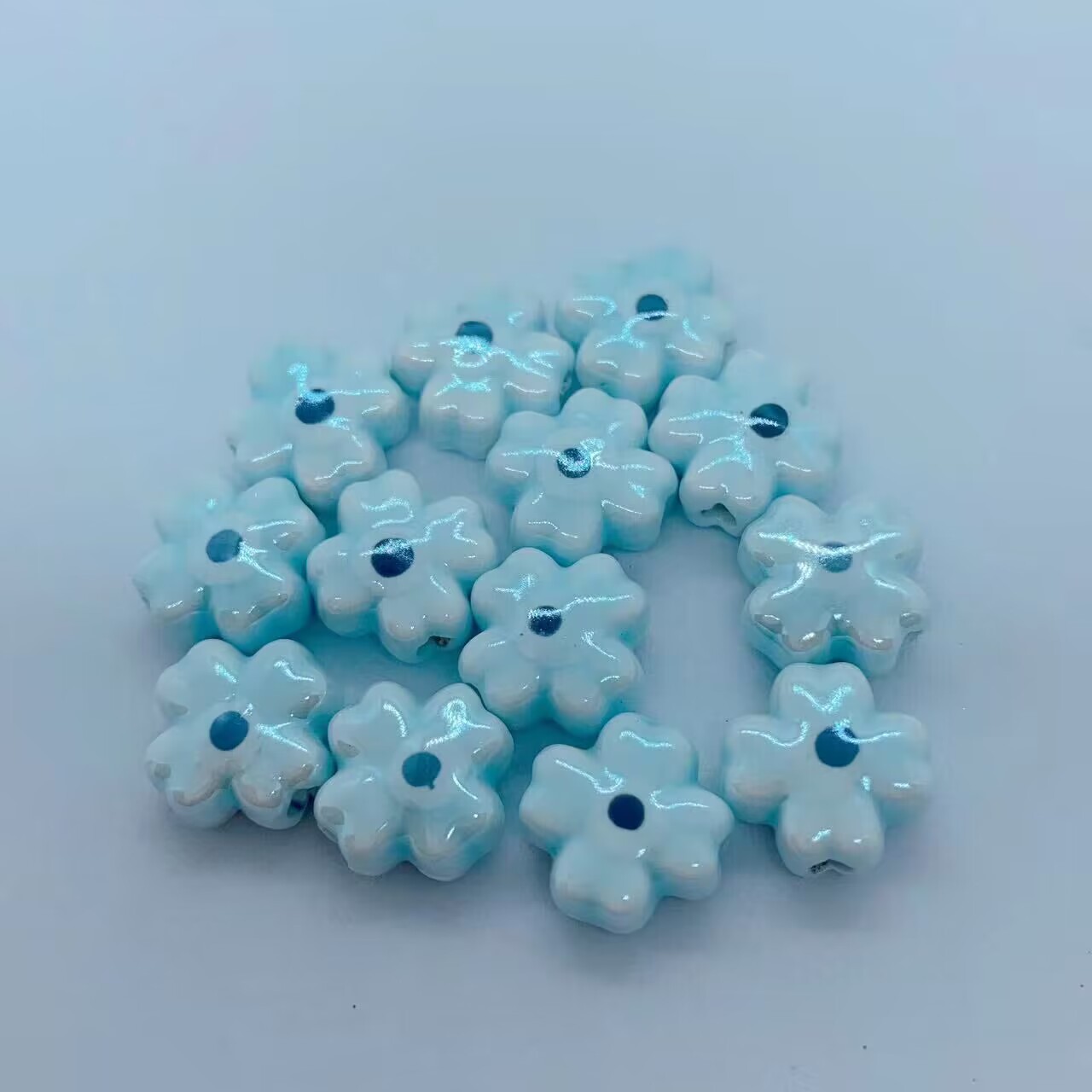 4:Light Lake Blue Clover