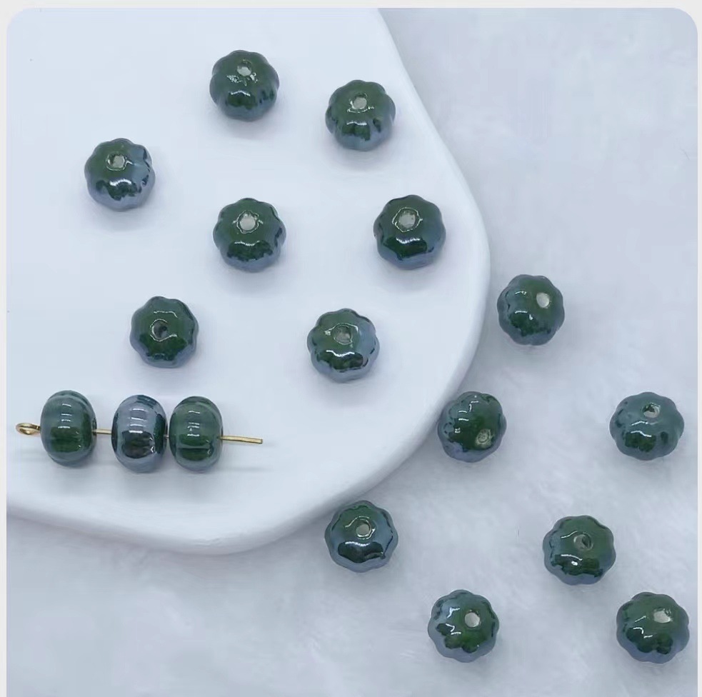 Pumpkin beads [dark green]]