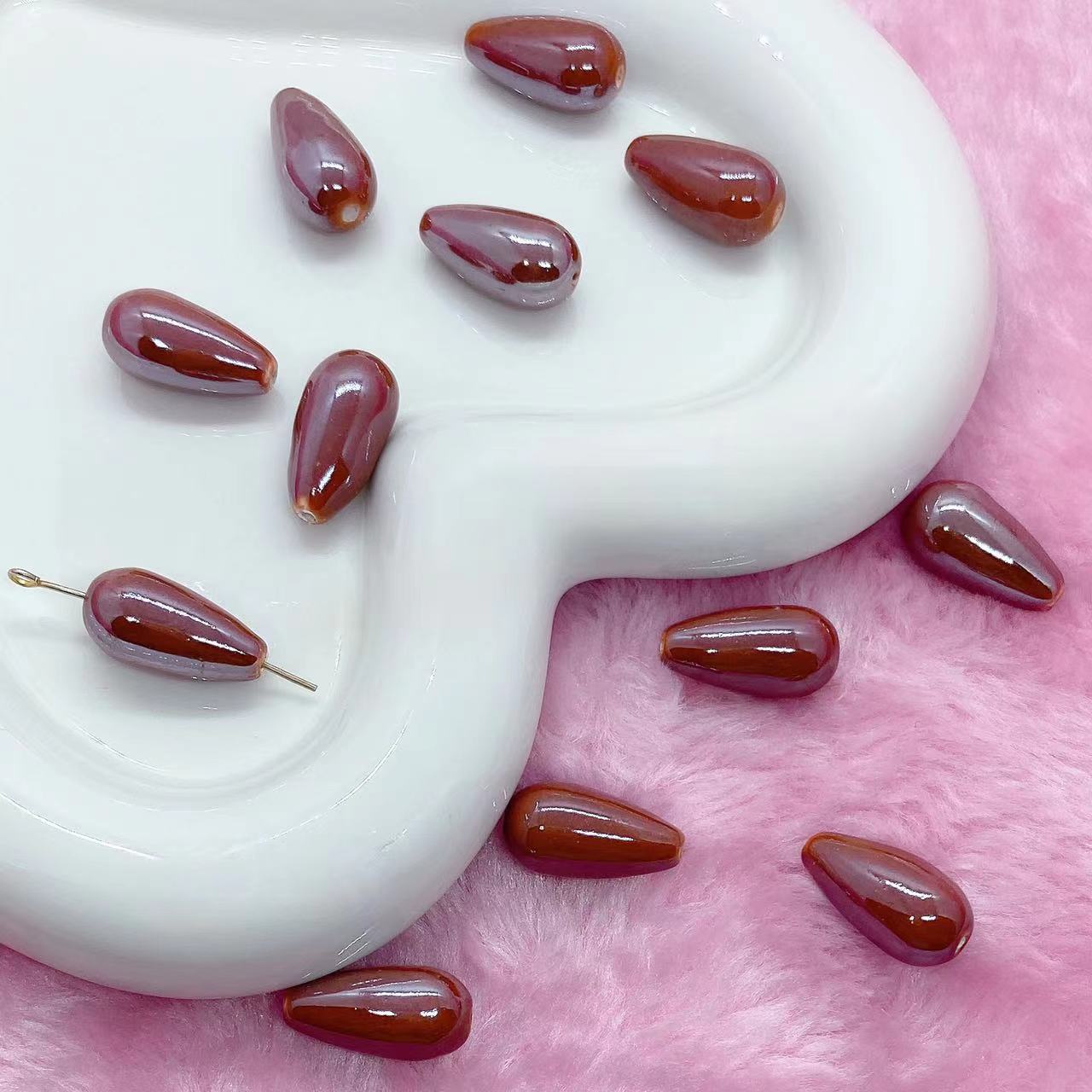 10:Dark red water drops