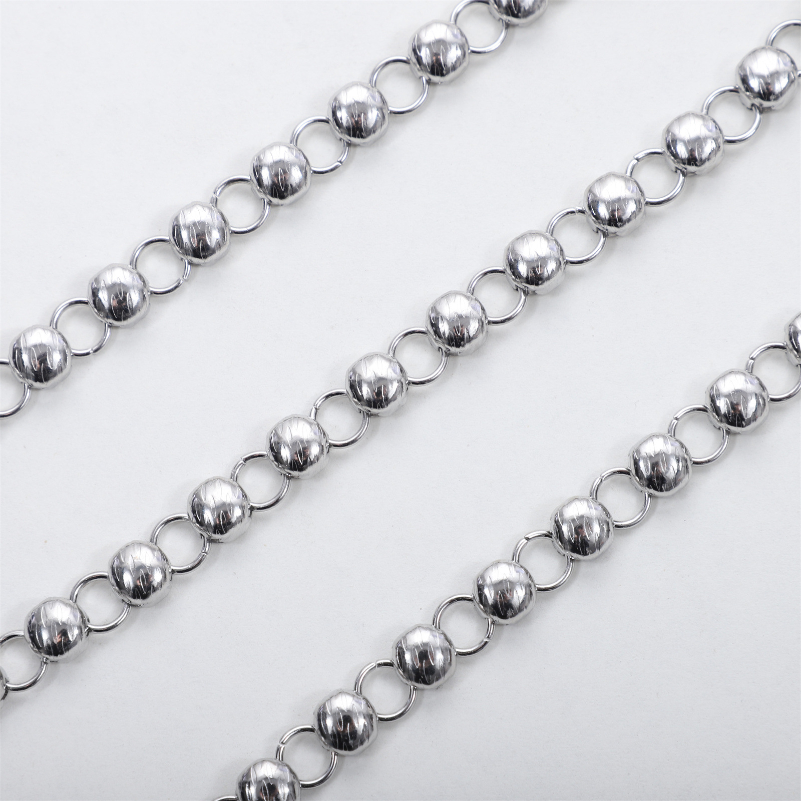 Embossed bun 8mm wide