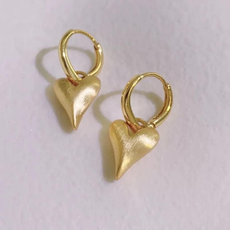 1:Gold brushed matte love earrings