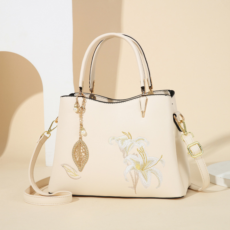 Embroidery model-off-white