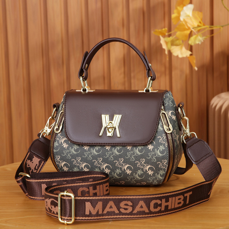 Horse-drawn carriage - green