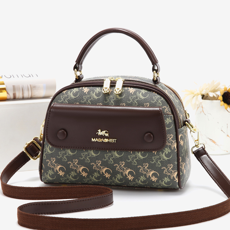 Horse-drawn carriage - green